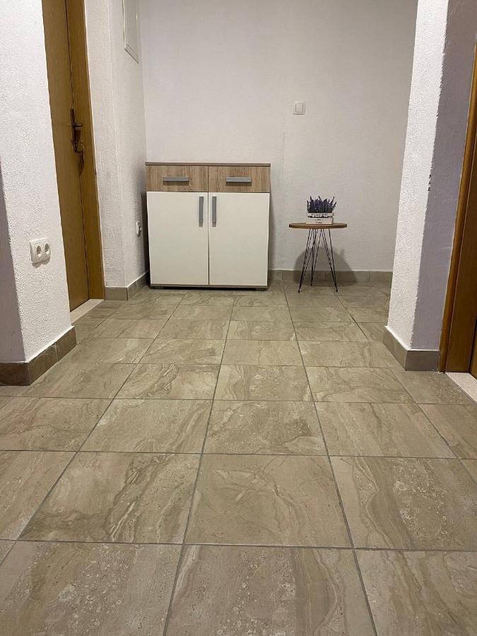 Apartmani Zuti نيوم المظهر الخارجي الصورة