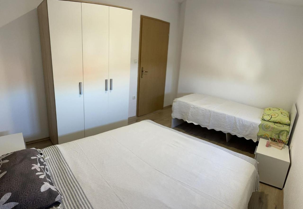 Apartmani Zuti نيوم المظهر الخارجي الصورة