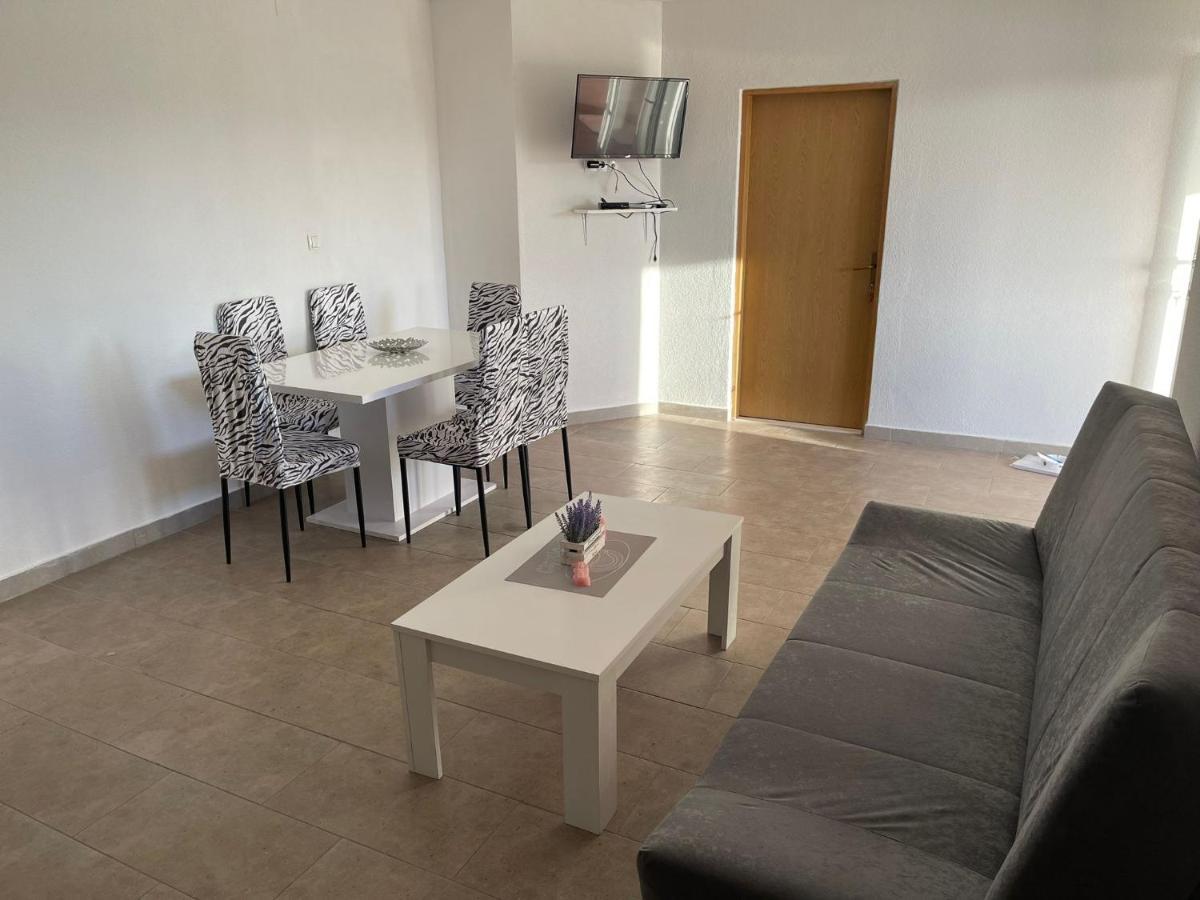 Apartmani Zuti نيوم المظهر الخارجي الصورة
