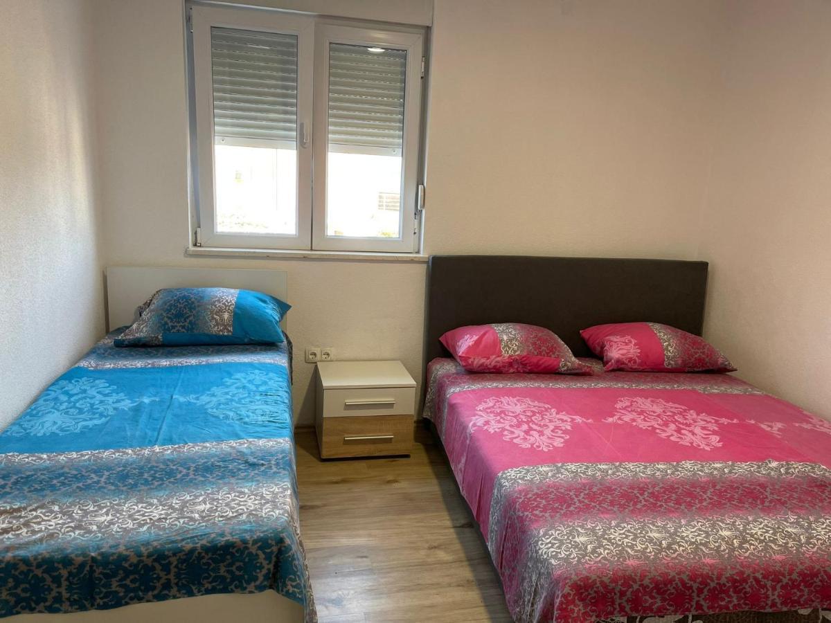 Apartmani Zuti نيوم المظهر الخارجي الصورة