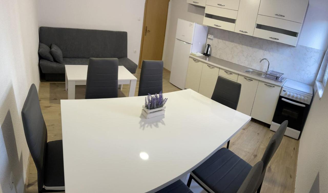 Apartmani Zuti نيوم المظهر الخارجي الصورة