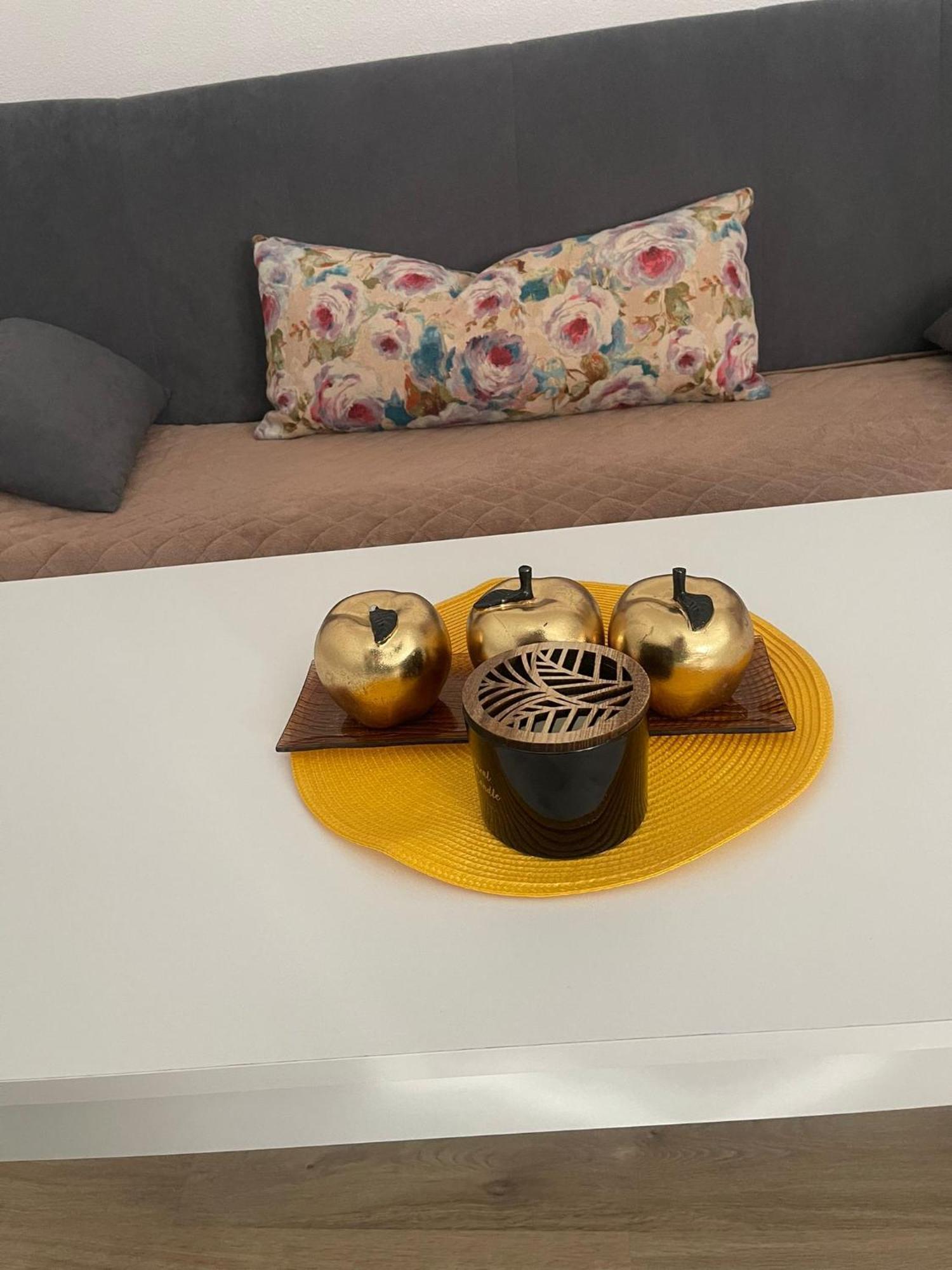 Apartmani Zuti نيوم المظهر الخارجي الصورة