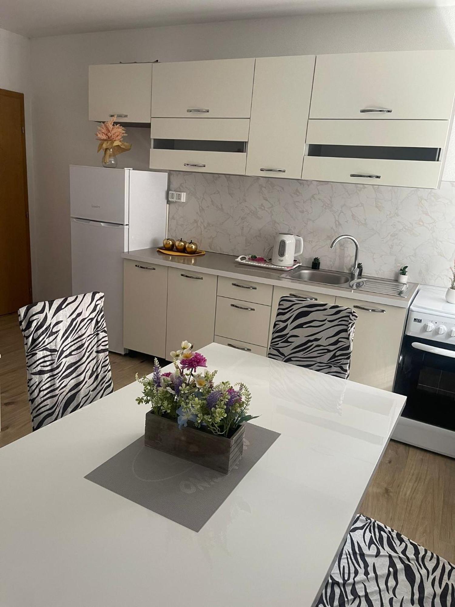 Apartmani Zuti نيوم المظهر الخارجي الصورة