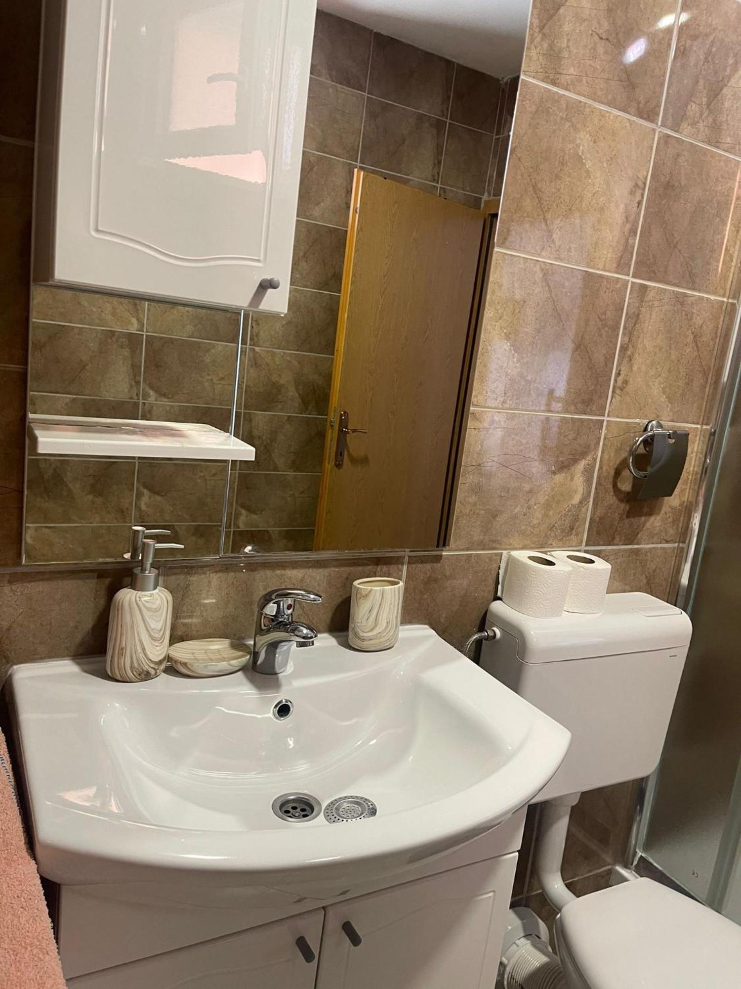 Apartmani Zuti نيوم المظهر الخارجي الصورة